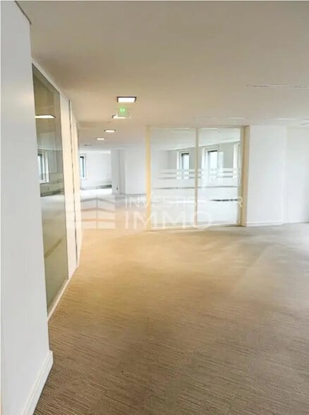Bureau dans Puteaux à louer - Photo de l’immeuble – Image 1 sur 2