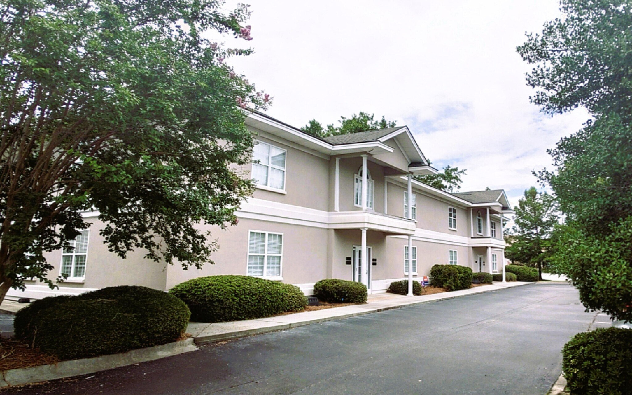 37 W Fairmont Ave, Savannah, GA à louer Photo de l’immeuble– Image 1 sur 16