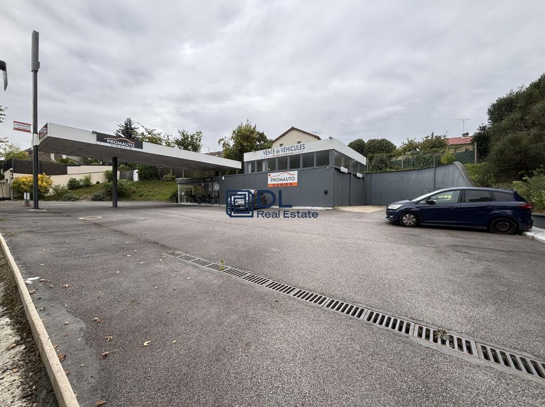 Industriel/Logistique dans Fontenay-le-Fleury à vendre Photo de l’immeuble– Image 1 sur 3