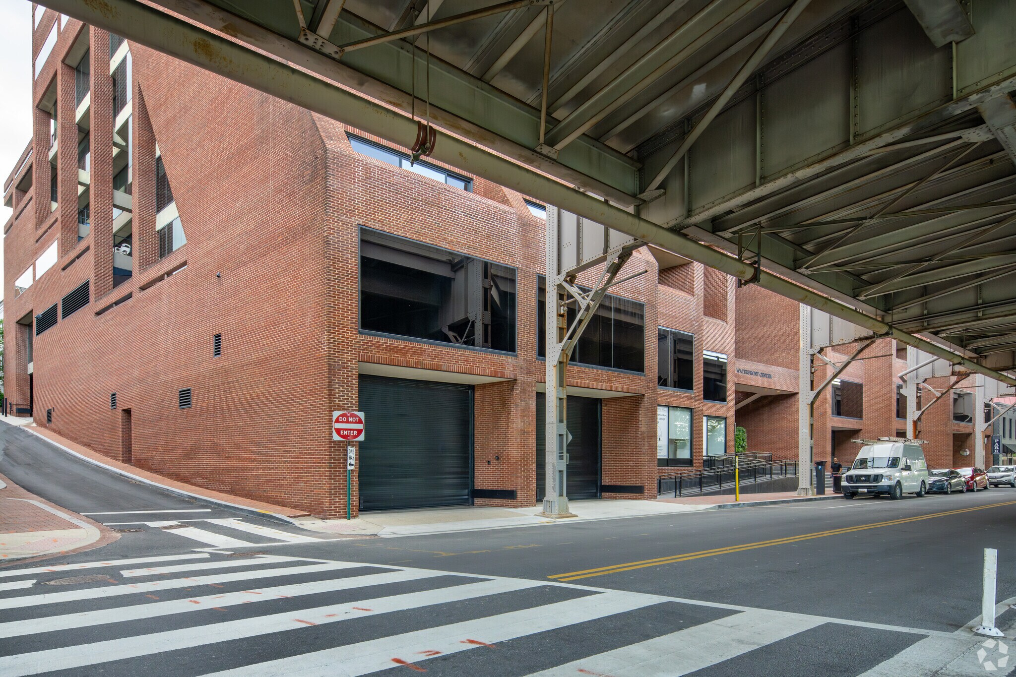 1010 Wisconsin Ave NW, Washington, DC à louer Photo de l’immeuble– Image 1 sur 17