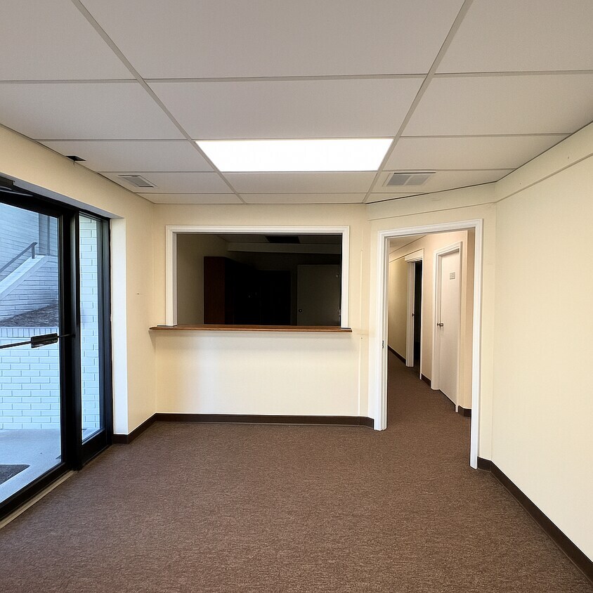 76 E Main St, Huntington, NY à louer Hall d’entrée– Image 1 sur 12
