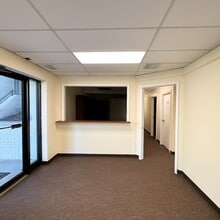 76 E Main St, Huntington, NY à louer Hall d’entrée– Image 1 sur 12