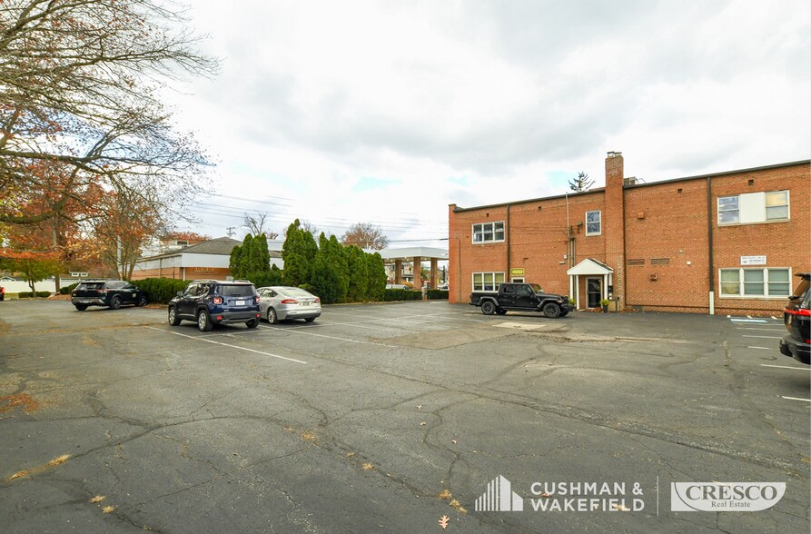 1495 Warren Rd, Lakewood, OH à louer - Photo de l’immeuble – Image 3 sur 3