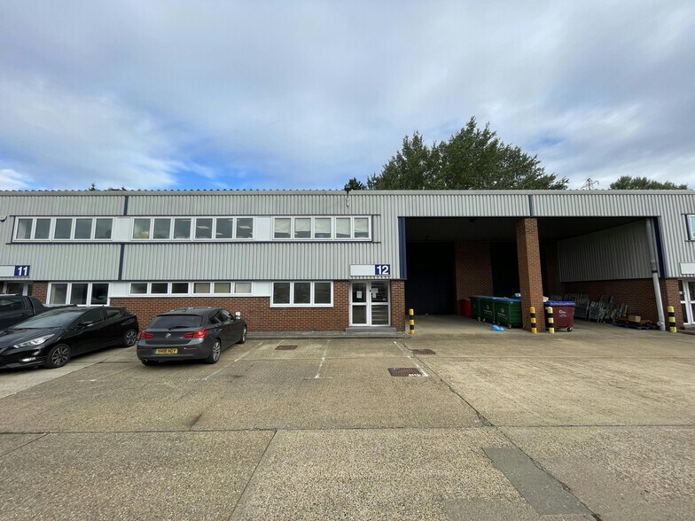 Farmbrough Clos, Aylesbury à louer - Photo de l’immeuble – Image 3 sur 39