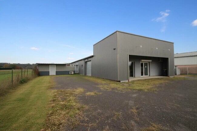 Plus de détails pour Local d’activités à vendre