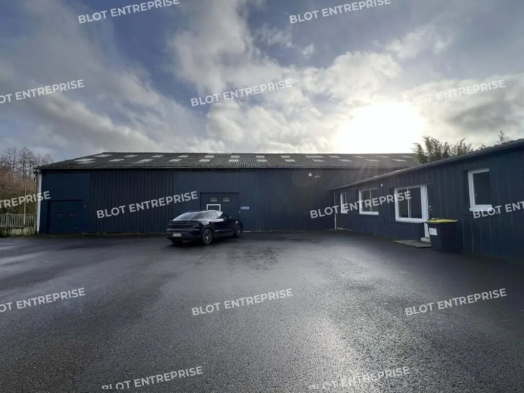 Bureau dans Châteaubourg à louer Photo de l’immeuble– Image 1 sur 8