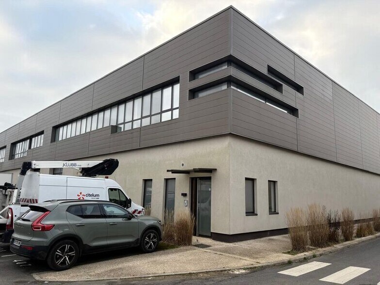 12-14 Rue De Lamirault, Collégien à louer - Photo de l’immeuble – Image 1 sur 14
