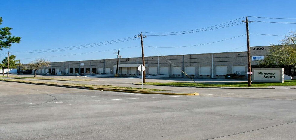 4300 Pine Timbers St, Houston, TX à louer - Photo de l’immeuble – Image 2 sur 4