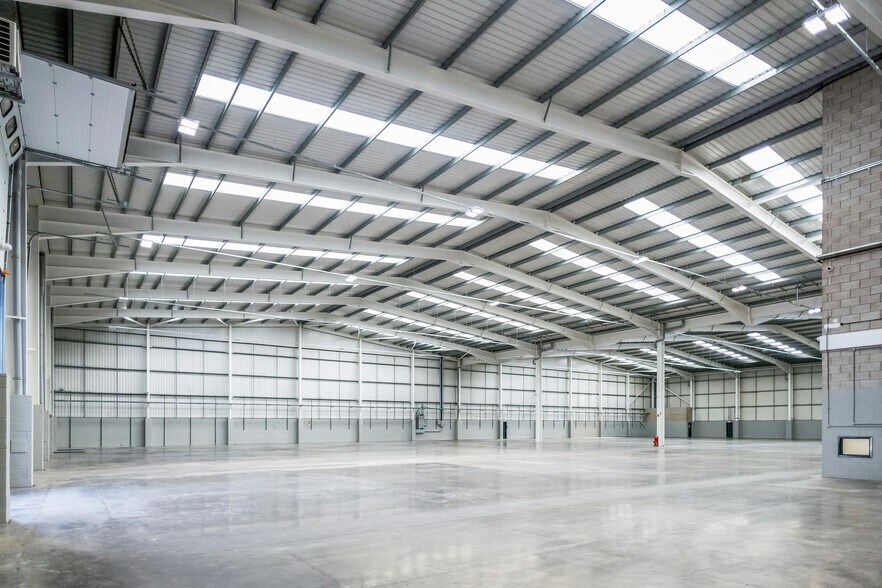 Cosford Ln, Rugby à vendre - Photo de l’immeuble – Image 3 sur 8