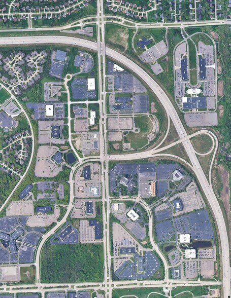 900 Tower Dr, Troy, MI à louer - Photo principale – Image 1 sur 2
