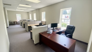 77 Broadway, Amityville, NY à louer Photo intérieure– Image 2 sur 7