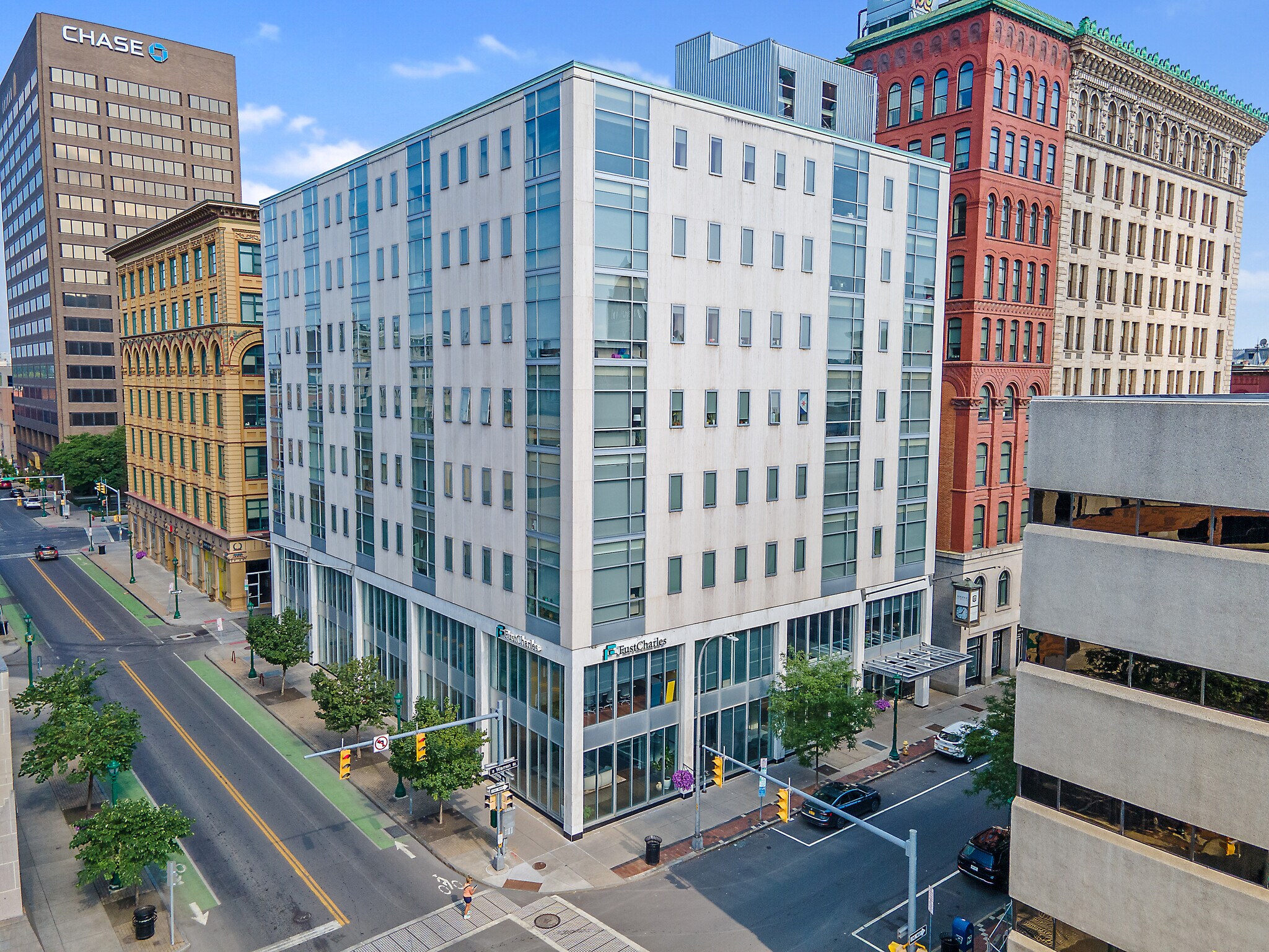 220 S Warren St, Syracuse, NY à louer Photo principale– Image 1 sur 15