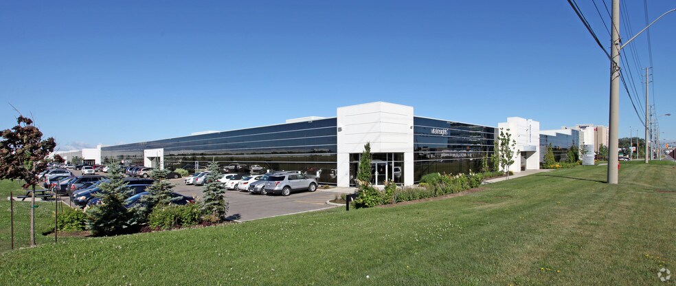 60 Courtneypark Dr W, Mississauga, ON à louer - Photo de l’immeuble – Image 3 sur 4