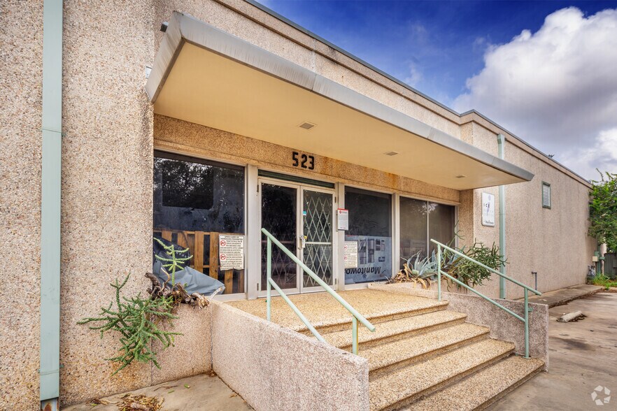 523 Urban Loop, San Antonio, TX à louer - Photo de l’immeuble – Image 2 sur 24