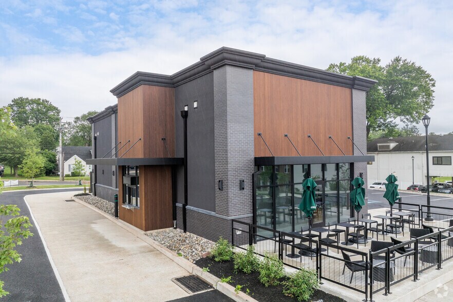 623 E Broad St, Souderton, PA à louer - Photo de l’immeuble – Image 2 sur 5