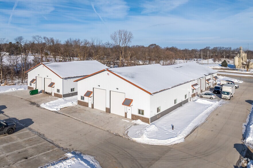 3439 County Hwy D, West Bend, WI à louer - Photo principale – Image 1 sur 2