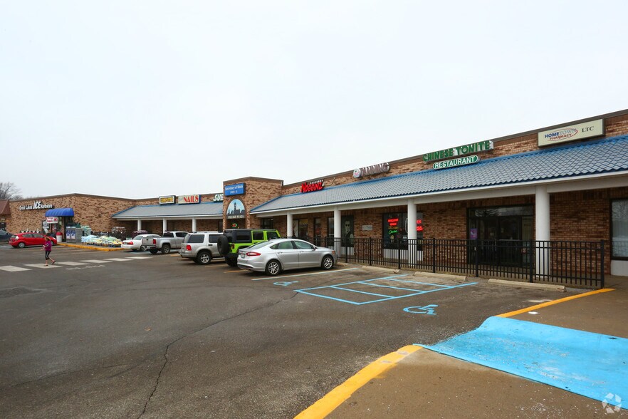 1101-1125 S Main St, Chelsea, MI à louer - Photo de l’immeuble – Image 1 sur 5