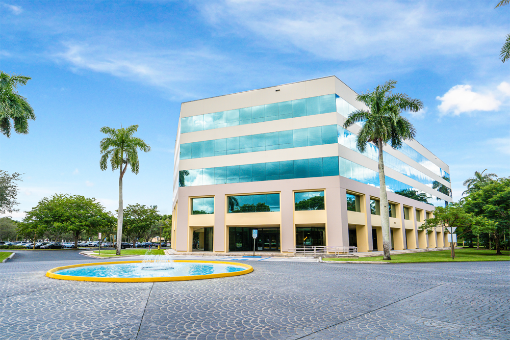 150 S Pine Island Rd, Plantation, FL à louer Photo de l’immeuble– Image 1 sur 9
