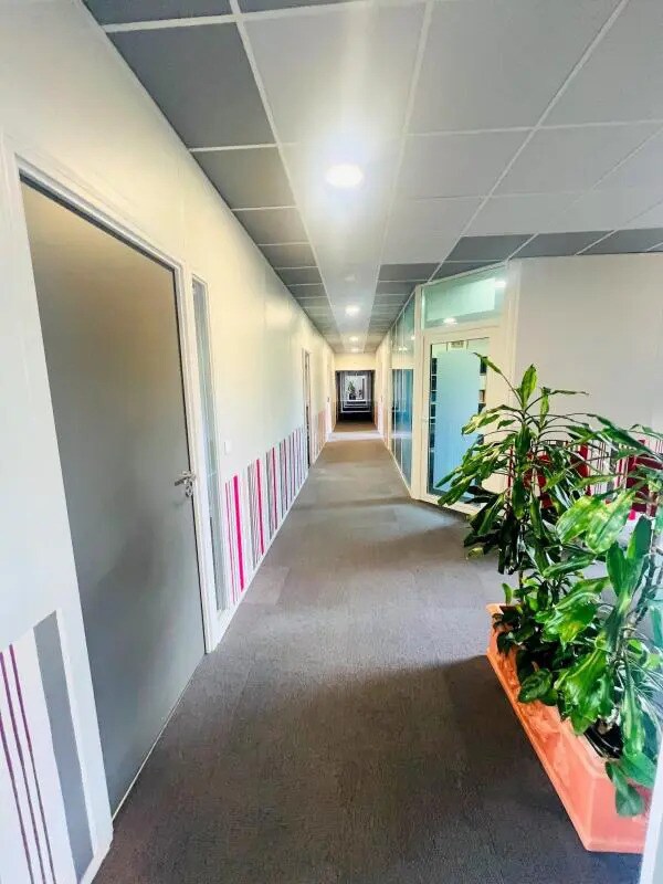 Bureau dans Montigny-le-Bretonneux à vendre Photo intérieure– Image 1 sur 8