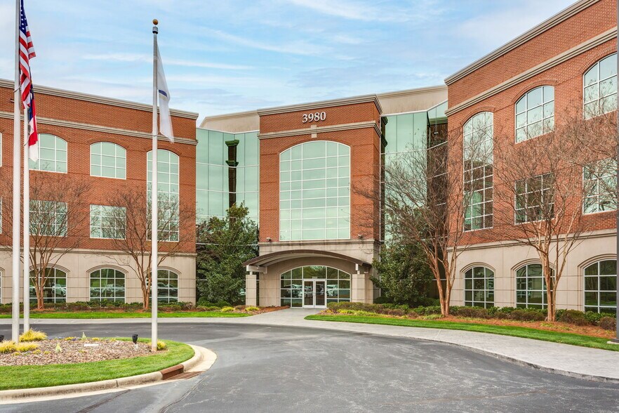 3980 premier Dr, High Point, NC à louer - Photo de l’immeuble – Image 2 sur 12
