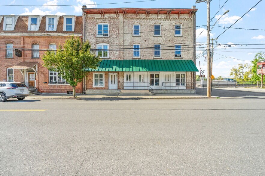 98 S Main St, Castleton On Hudson, NY à vendre - Photo de l’immeuble – Image 2 sur 29