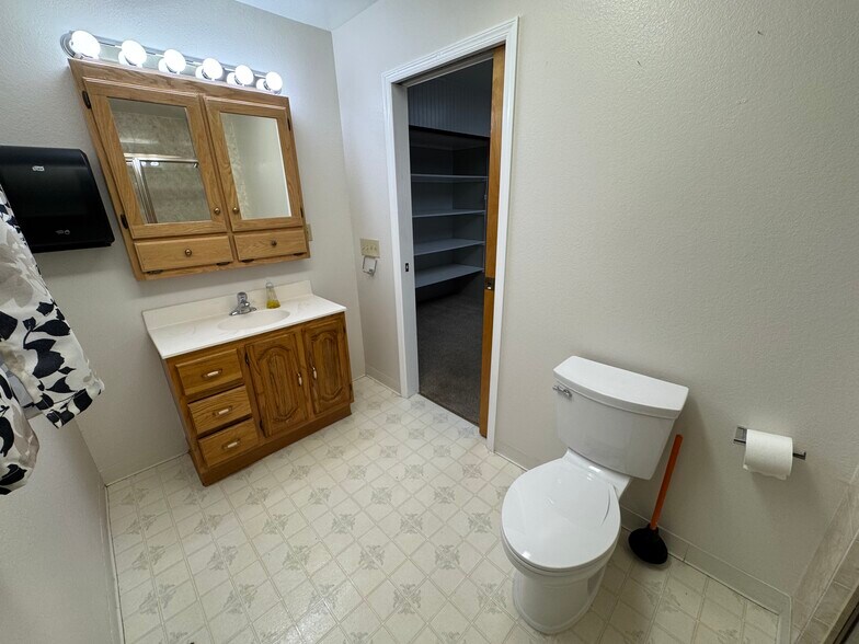216 N Whitley Dr, Fruitland, ID à vendre - Photo de l’immeuble – Image 3 sur 19
