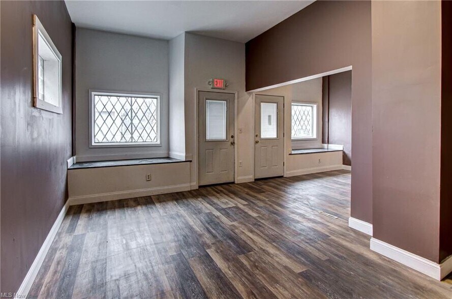 6818 Lorain Ave, Cleveland, OH à louer - Photo de l’immeuble – Image 2 sur 9