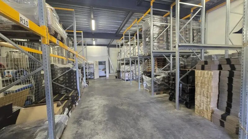 Industriel/Logistique dans Hyères à louer - Photo de l’immeuble – Image 3 sur 5