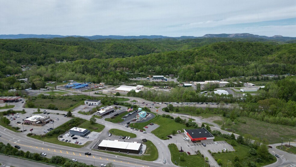 685 Commonwealth Dr, Norton, VA à vendre - Photo de l’immeuble – Image 1 sur 4