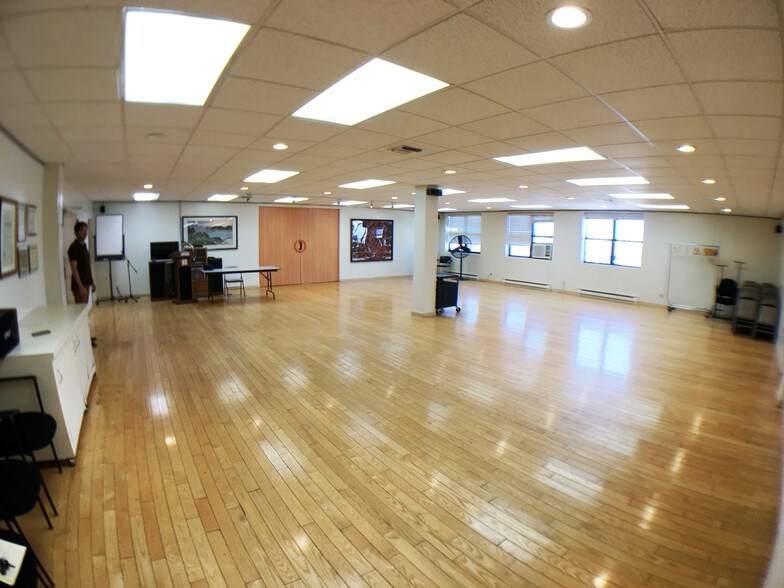 4327-4329 36th St, Long Island City, NY à vendre - Photo de l’immeuble – Image 3 sur 12