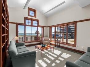 1000 Maritime Dr, Manitowoc, WI à louer Photo intérieure– Image 1 sur 16