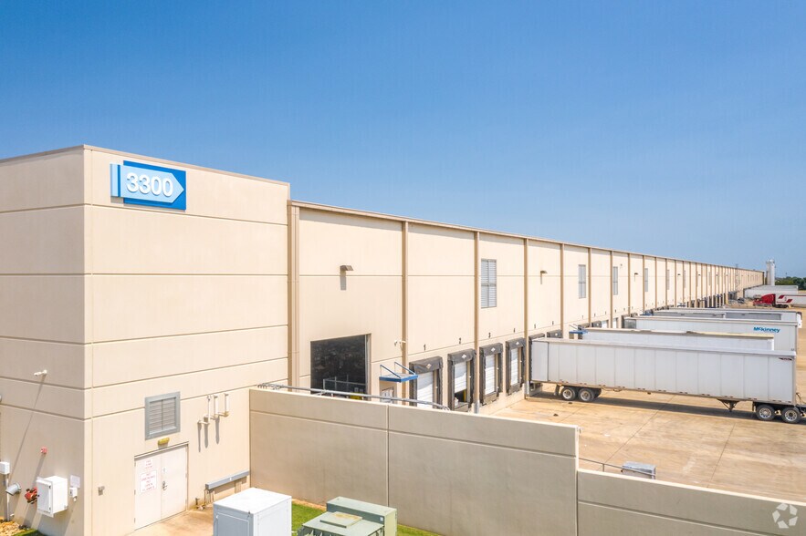 3300 Wood Dr, Garland, TX à louer - Photo de l’immeuble – Image 3 sur 5