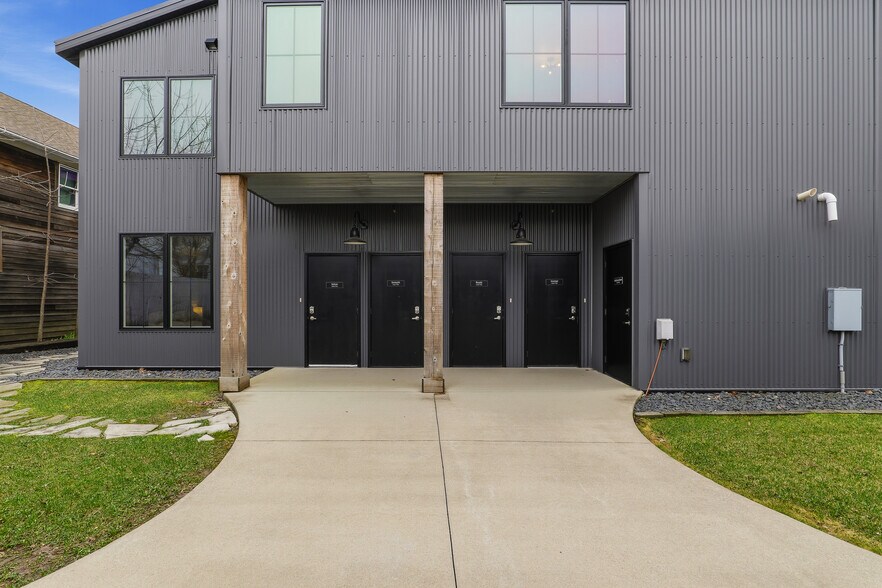 171 E Rhine St, Elkhart Lake, WI à vendre - Photo de l’immeuble – Image 2 sur 88