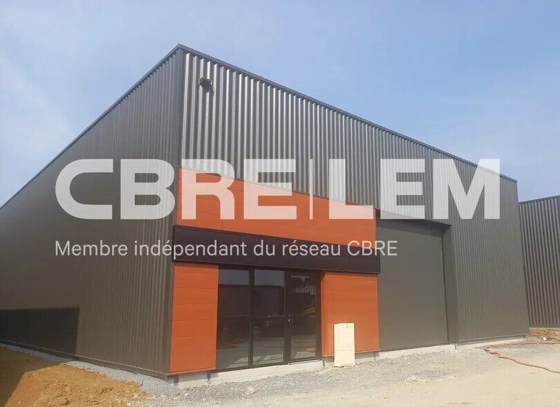 Local d'activités dans Soliers à vendre - Photo de l’immeuble – Image 1 sur 5