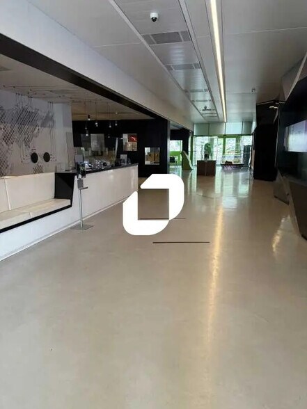 Bureau dans Lyon à louer - Photo de l’immeuble – Image 2 sur 24