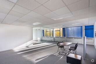 West Park Ring Rd, Leeds à louer Photo intérieure– Image 1 sur 19