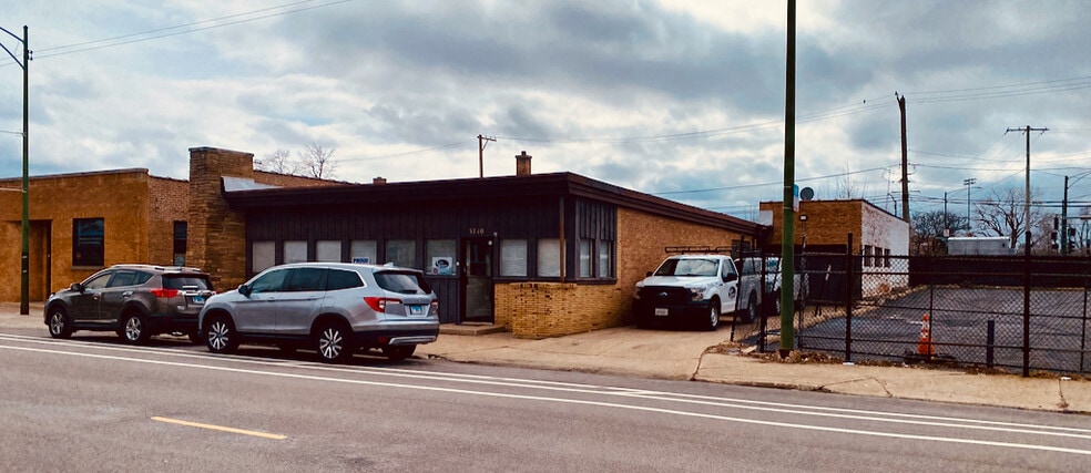 5710 N Northwest Hwy, Chicago, IL à louer - Photo de l’immeuble – Image 2 sur 6