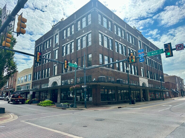 300 E Main St, Johnson City, TN à louer - Photo principale – Image 1 sur 7