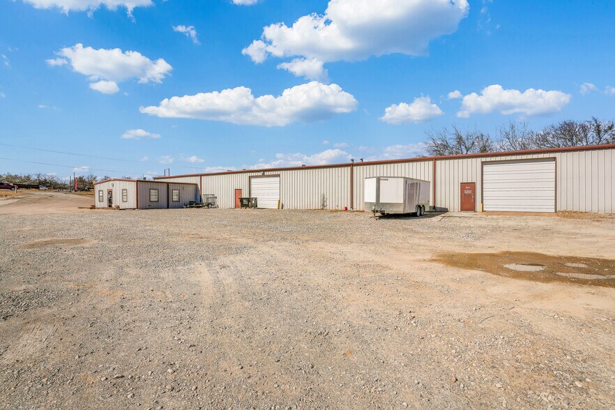 1806 N Main St, Weatherford, TX à louer - Photo de l’immeuble – Image 2 sur 13