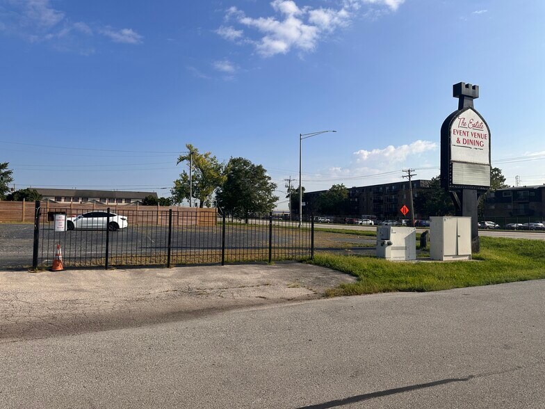 8350 S 88th Ave, Justice, IL à vendre - Photo de l’immeuble – Image 3 sur 44