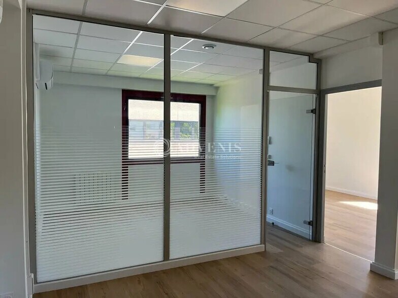 Bureau dans Saint-Avertin à louer - Photo de l’immeuble – Image 1 sur 8