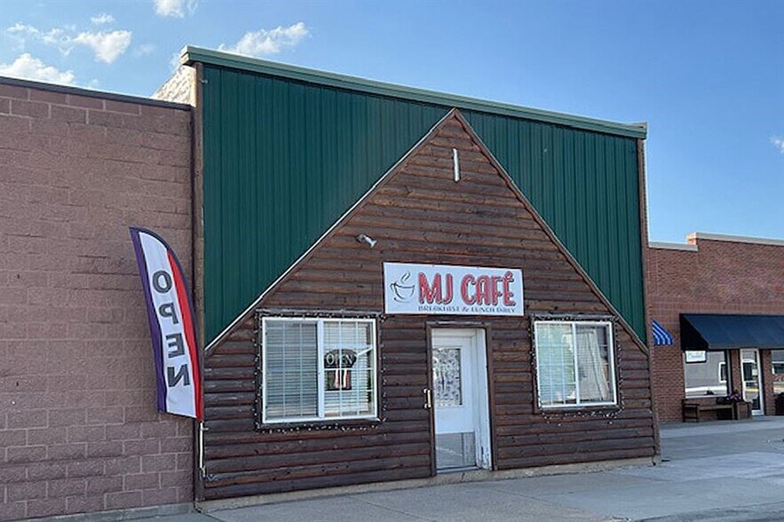 105 Johnson Ave N, Fosston, MN à vendre - Photo de l’immeuble – Image 3 sur 24