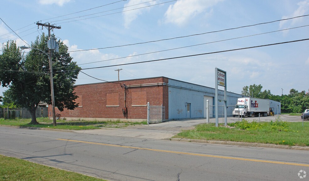 900 Maple St, Rochester, NY à vendre - Photo principale – Image 1 sur 5