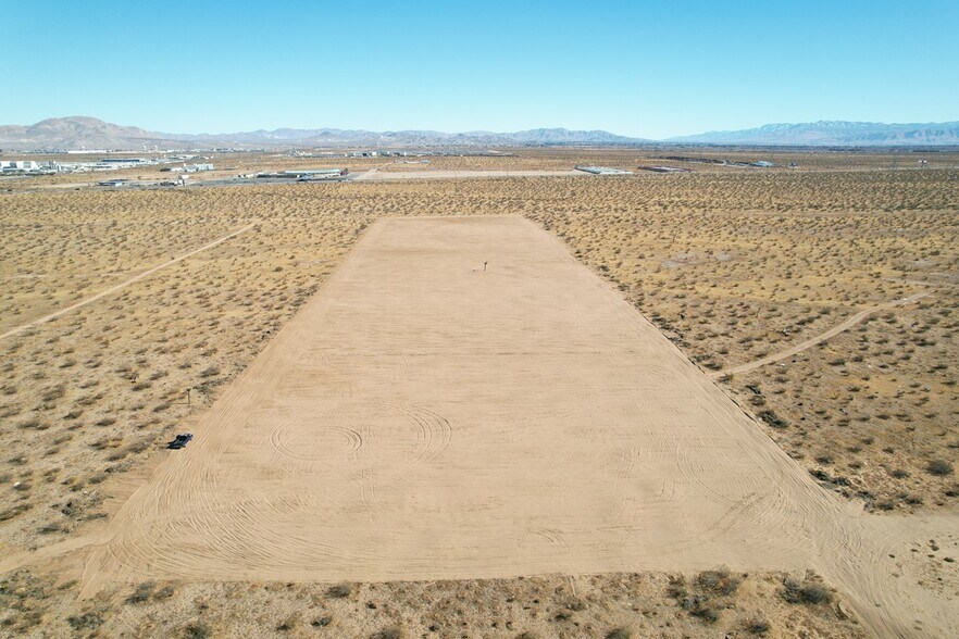 Jonathan St, Adelanto, CA à vendre - Photo principale – Image 1 sur 15