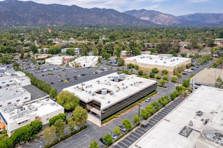 320 N Halstead St, Pasadena, CA à louer - Photo de l’immeuble – Image 3 sur 5