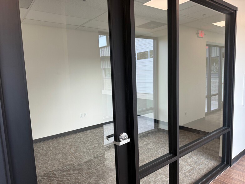 125 Cap Ct, Eugene, OR à louer - Photo de l’immeuble – Image 2 sur 14