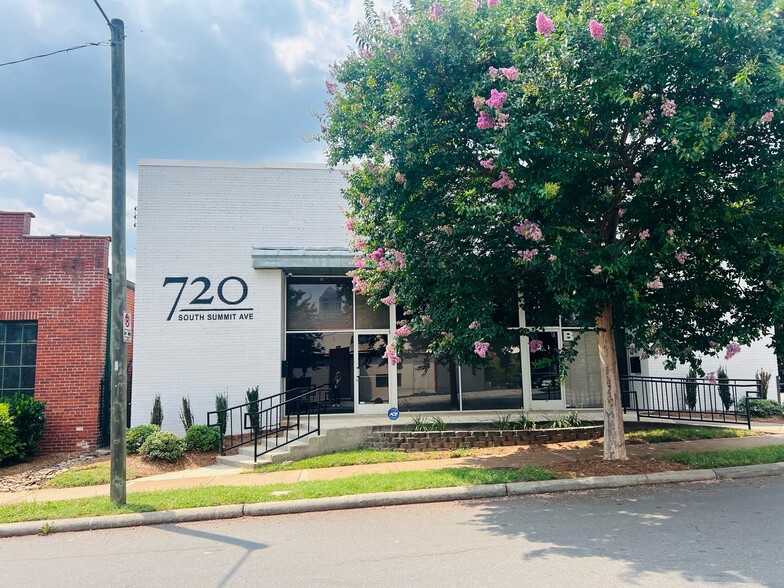 720 S Summit Ave, Charlotte, NC à louer - Photo de l’immeuble – Image 1 sur 5