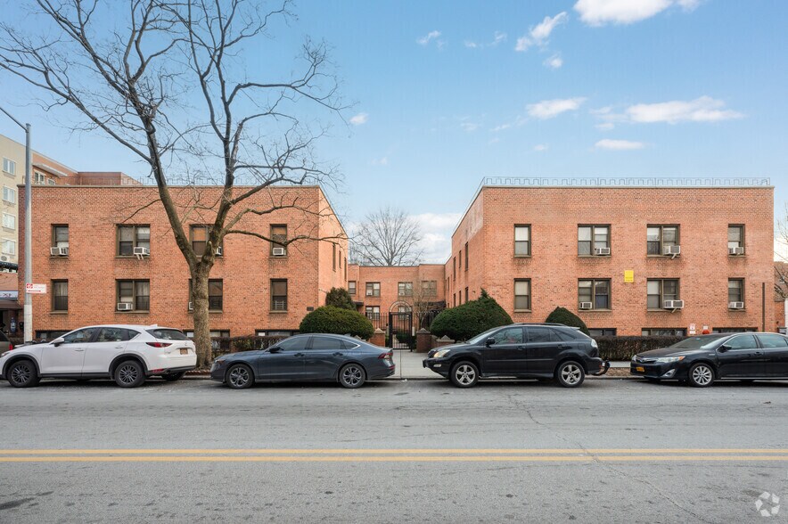 37-31 149th St, Flushing, NY à vendre - Photo de l’immeuble – Image 3 sur 5