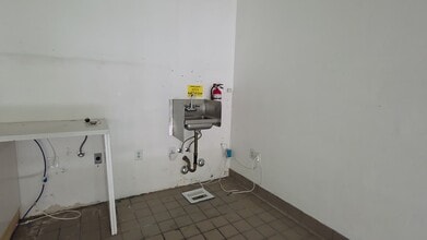 17157-17253 Ventura Blvd, Encino, CA à louer - Vidéo sur l’annonce professionnelle 