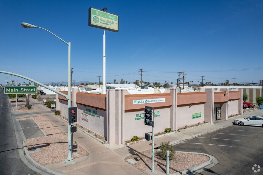 321 Hobson Way, Blythe, CA à louer - Photo de l’immeuble – Image 3 sur 27